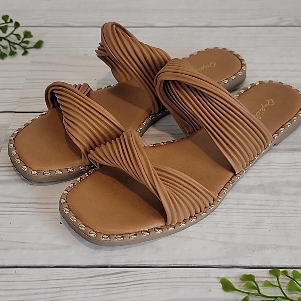 Qupid | Camel Brown Sandals with Criss-Cross Ribbed Straps and Gold Studs Size 8 - Picture 7 of 8